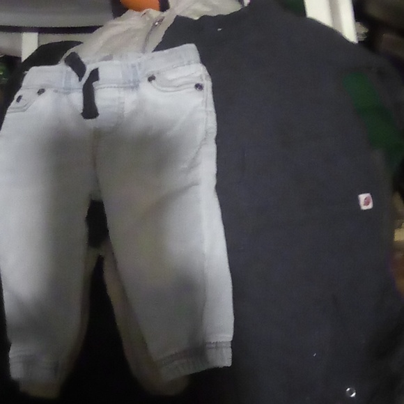 Carter's - Picture 3 of 4